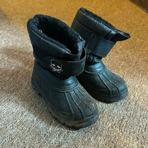 Boys black snow boots